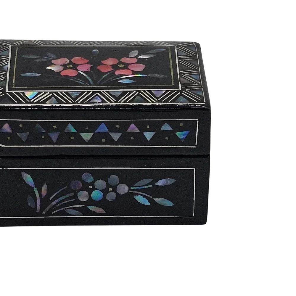 Vtg Style Chinese Lacquerware Trinket Box Black Floral Inlay Mother of Pearl Red